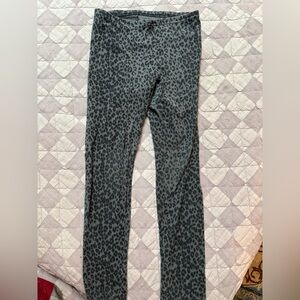 Old Navy Gray and Black leopard Print Leggings
